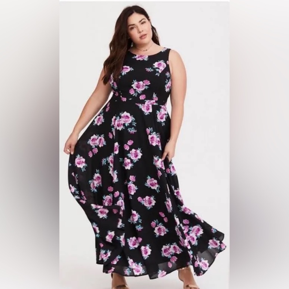 NEW WITH TAGS Torrid Floral High Neck Georgette
Maxi Dress